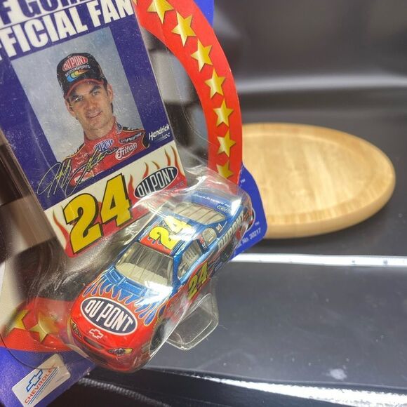 2002 Jeff Gordon pit pass badge and 1:64 scale NASCAR car - Picture 6 of 8